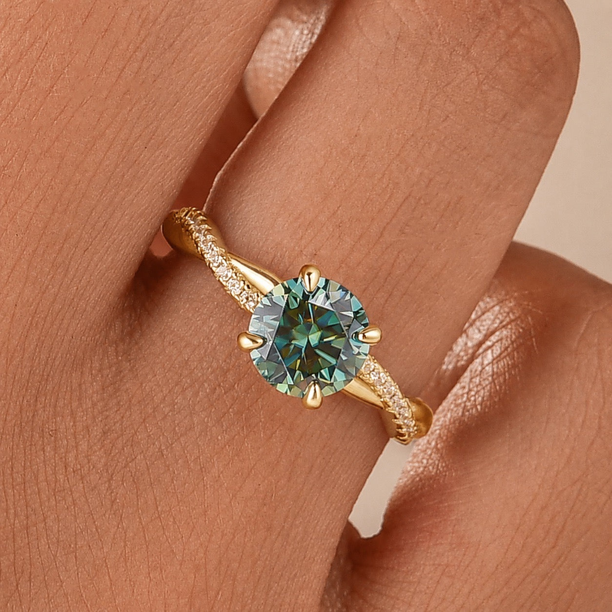 S925 Moissanite 1.2Ct Round Cut Nature-inspired Green Twist Daily Wearable Ring