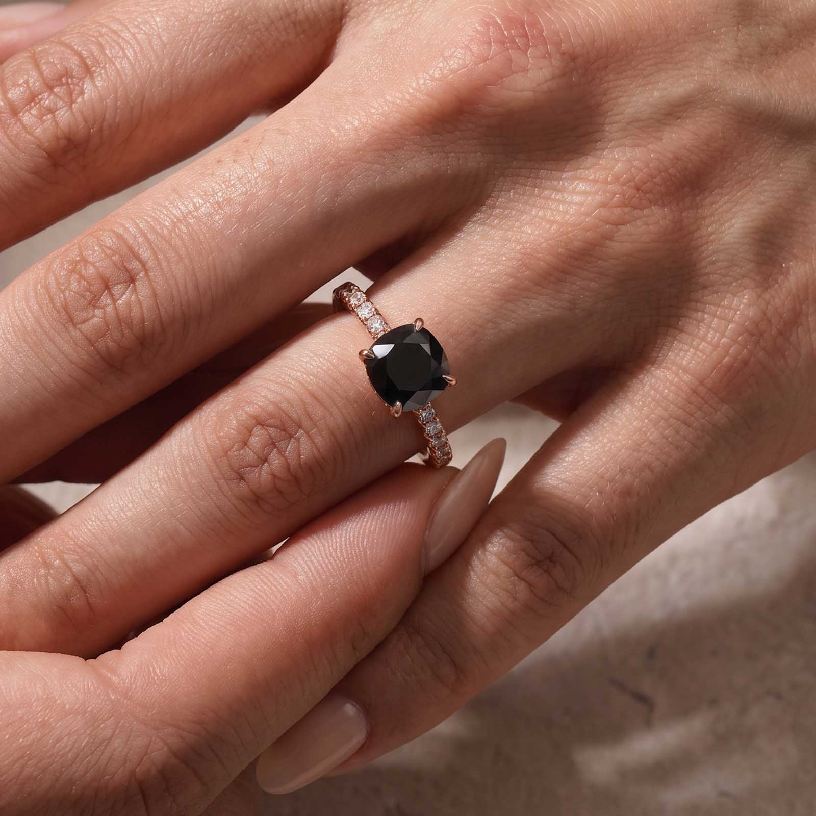 S925 Moissanite 2.0Cushion Cut Chic Rose Gold Plated Blackstone Paving Band Travel Ring