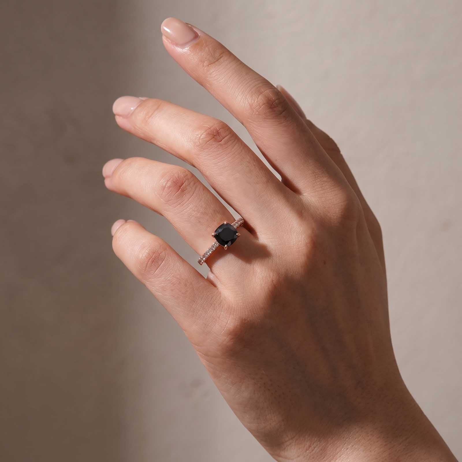 S925 Moissanite 2.0Cushion Cut Chic Rose Gold Plated Blackstone Paving Band Travel Ring