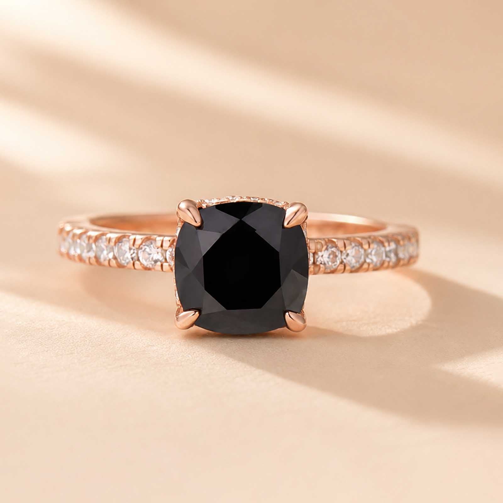 S925 Moissanite 2.0Cushion Cut Chic Rose Gold Plated Blackstone Paving Band Travel Ring