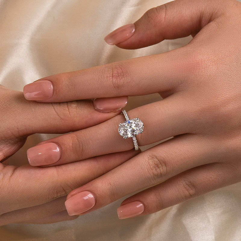 Louily Gorgeous Oval Cut Simulated Diamond Engagement Ring In Sterling Silver - louilyjewelry