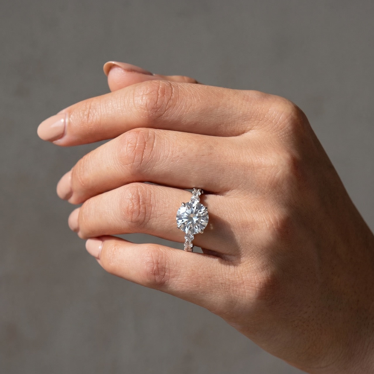 S925 Moissanite 2.0~4.0 Carat Round Cut Engagement Ring For Everyday Wear