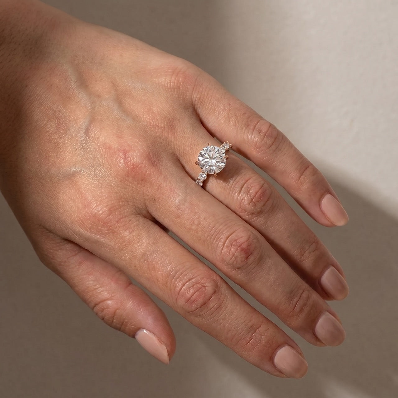 S925 Moissanite 2.0~4.0 Carat Round Cut Engagement Ring For Everyday Wear