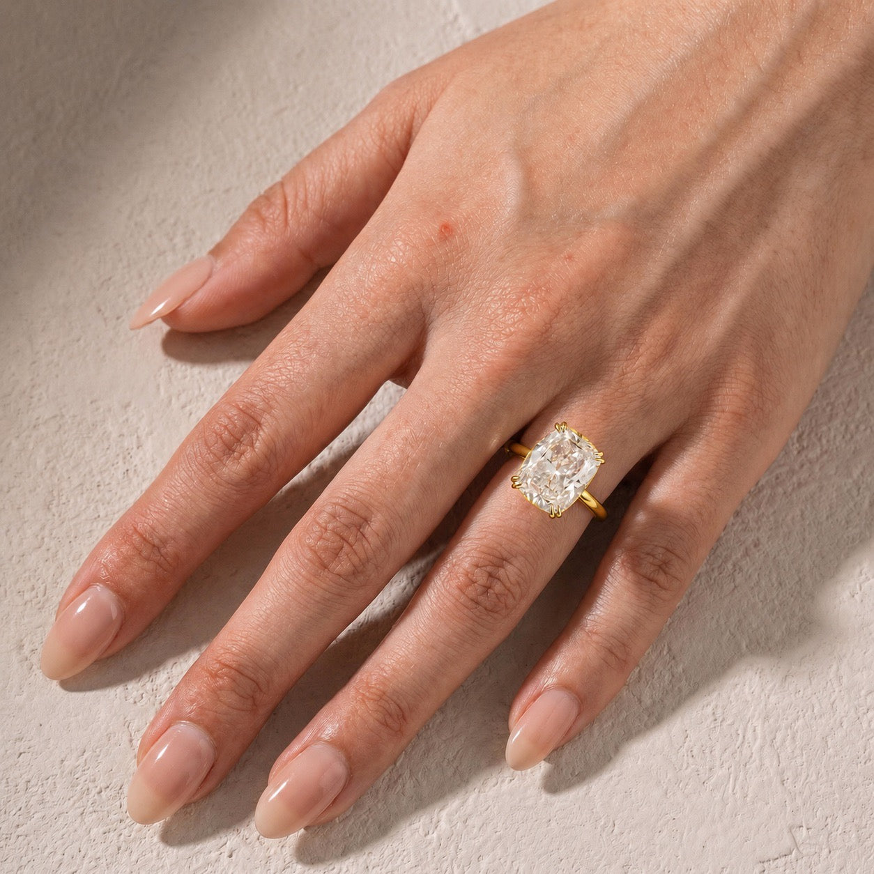 S925 8.0 Carat Yellow/White Gold Cushion Cut Engagement Ring for Women In Sterling Silver