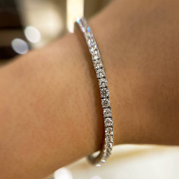 Romantic Simple White Round Cut Bracelet for Women In Sterling Silver