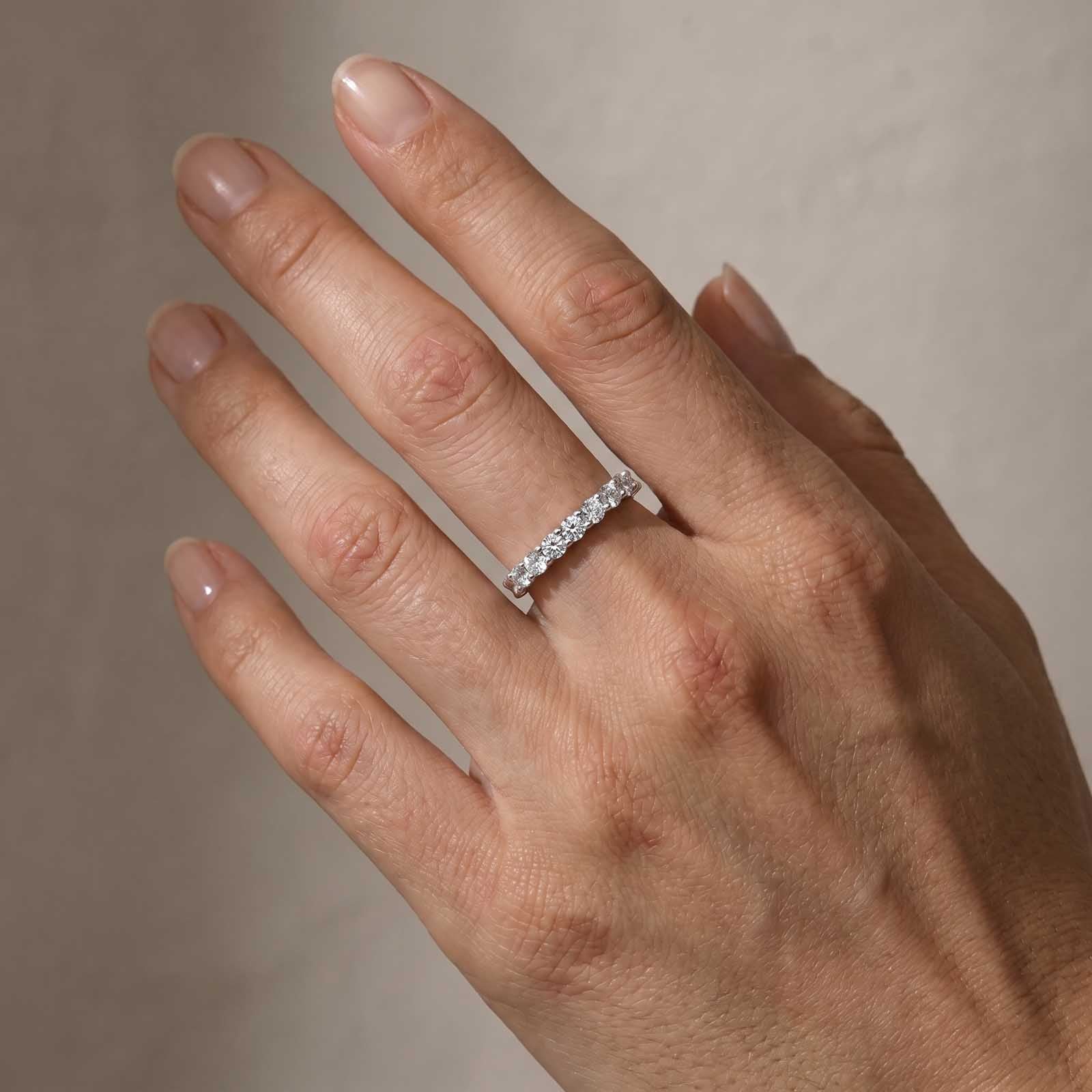 S925 Moissanite Classic 0.7Ct Round Cut Stackable Wedding Band