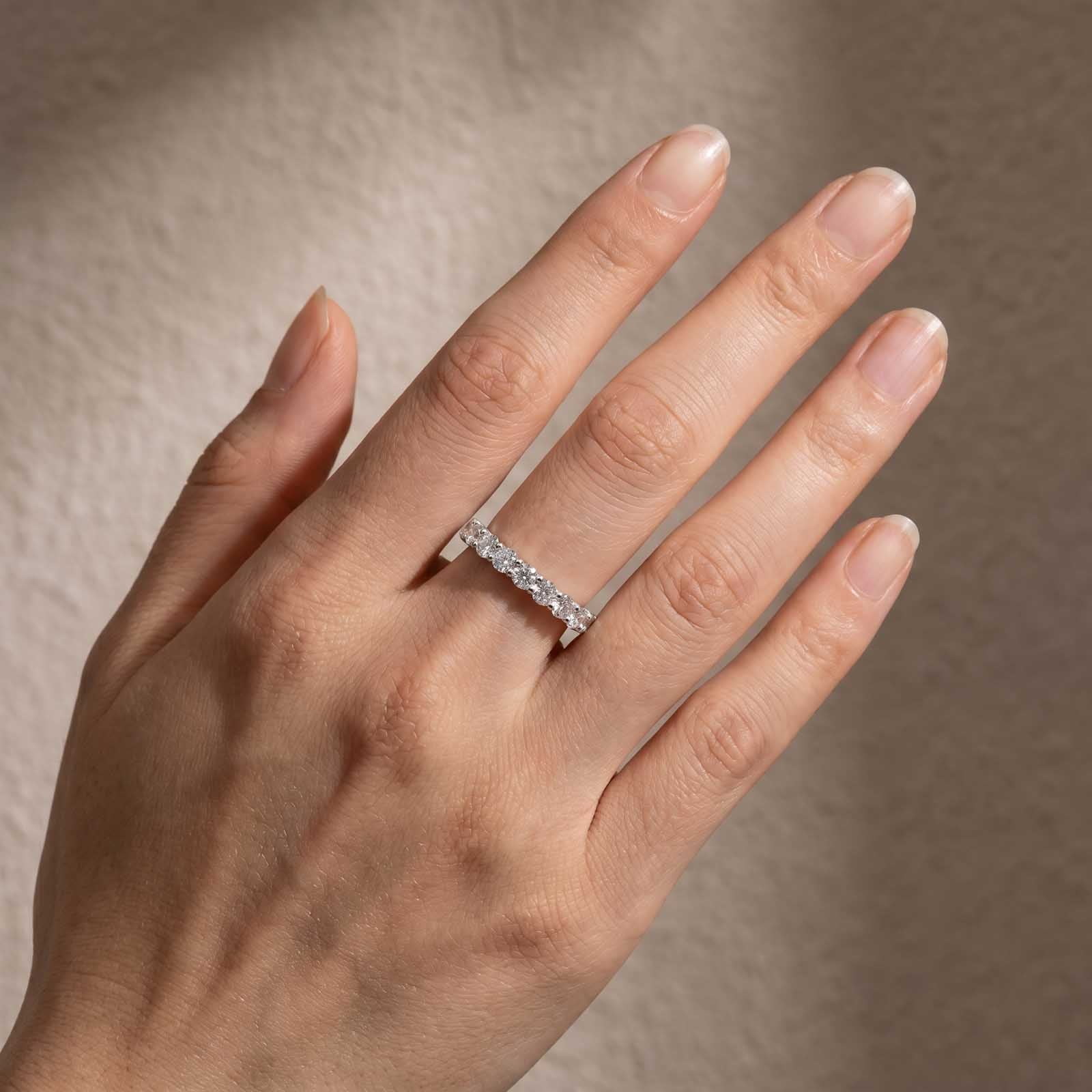 S925 Moissanite Classic 0.7Ct Round Cut Stackable Wedding Band
