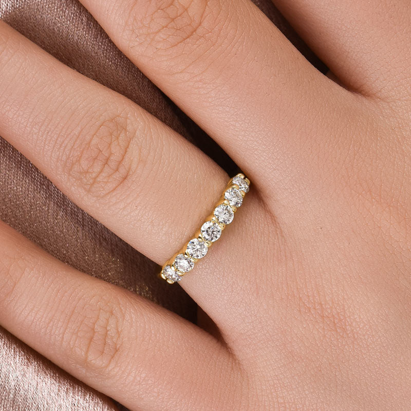 Louily Moissanite Classic Round Cut Wedding Band