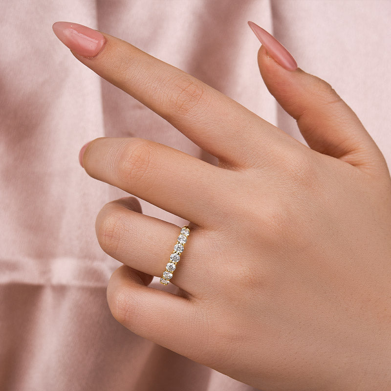 Louily Moissanite Classic Round Cut Wedding Band