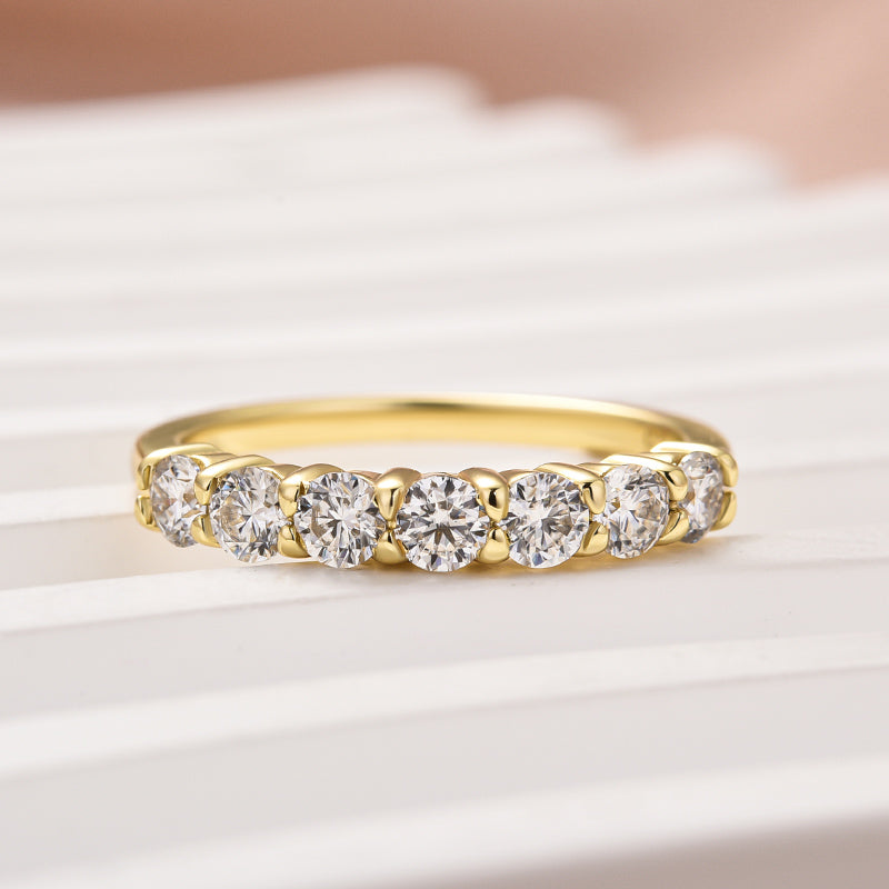 Louily Moissanite Classic Round Cut Wedding Band