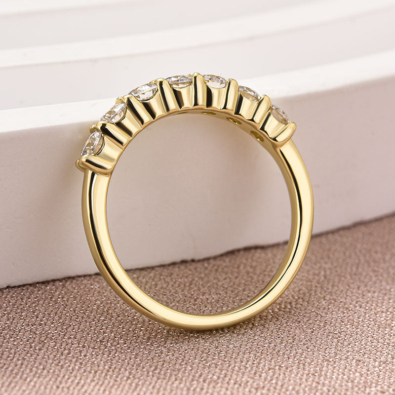 Louily Moissanite Classic Round Cut Wedding Band