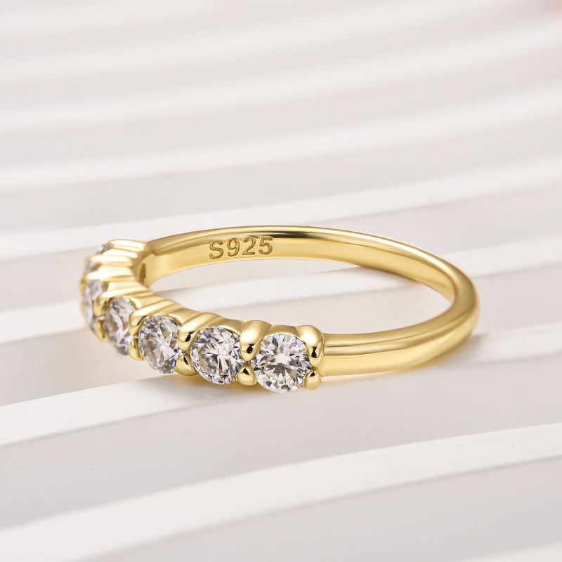 Louily Moissanite Classic Round Cut Wedding Band