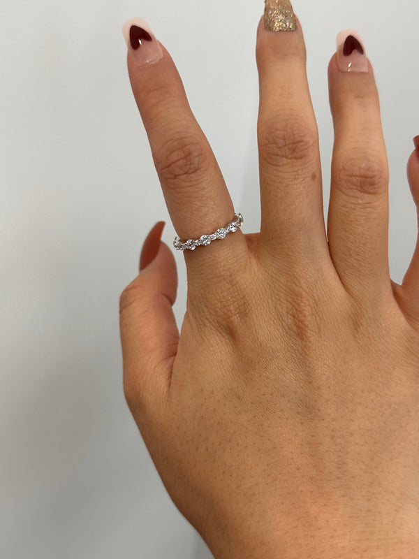 Louily Lovely Round Cut Women's Wedding Band In Sterling Silver
