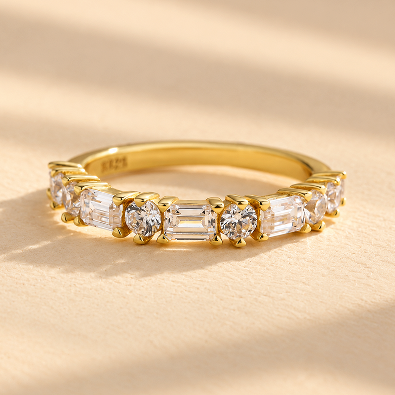 S925 1.5 Ct Fashion Yellow Gold Half Emerald & Round Cut Wedding Band In Sterling Silver