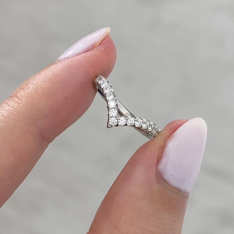 Louily Enchanting V-shaped Design Full Wedding Band - louilyjewelry