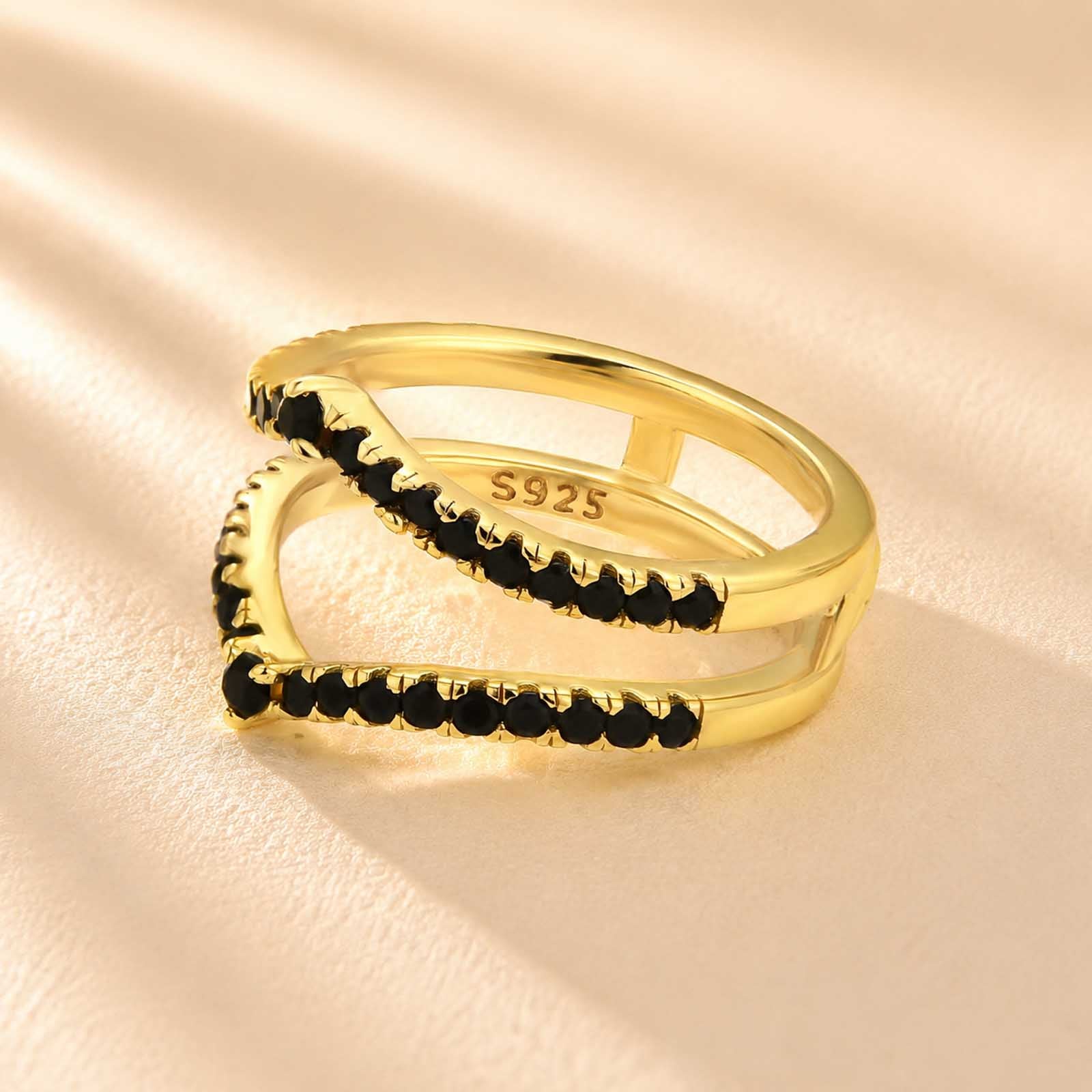 S925 V-Shaped Black Stone Pavé Enhancer Wedding Band Fashion Statement Ring