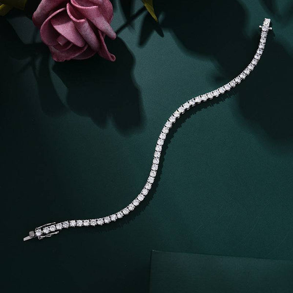 Romantic Simple White Round Cut Bracelet for Women In Sterling Silver