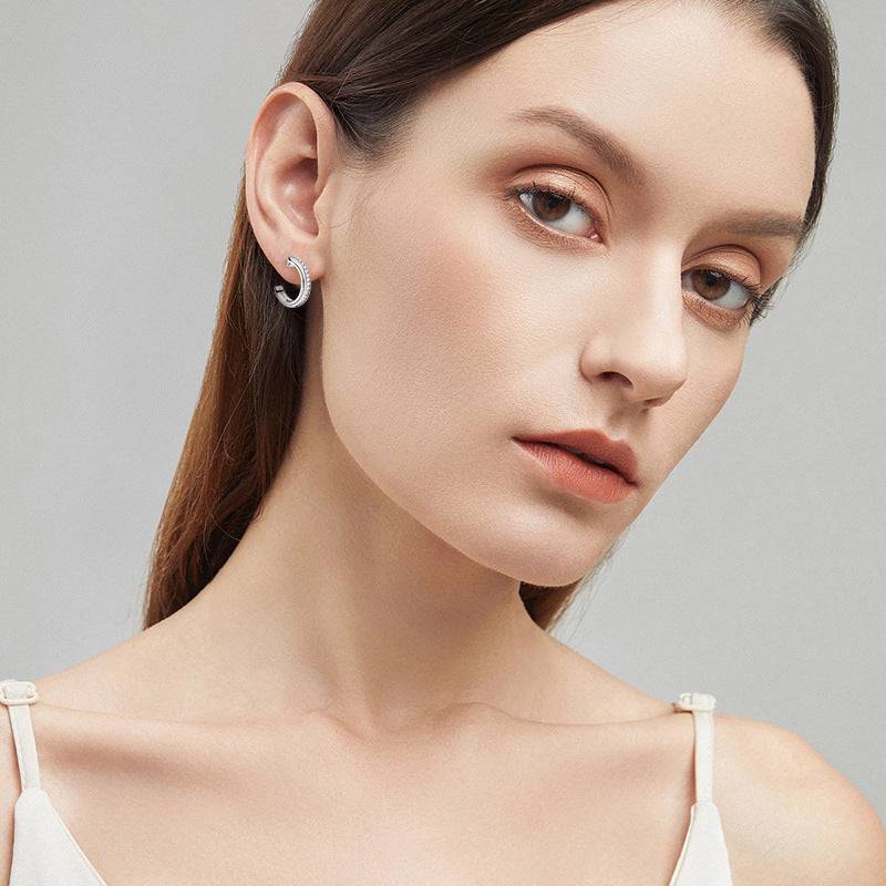 Louily Moissanite Classic Round Cut Curved Stud Earrings - louilyjewelry