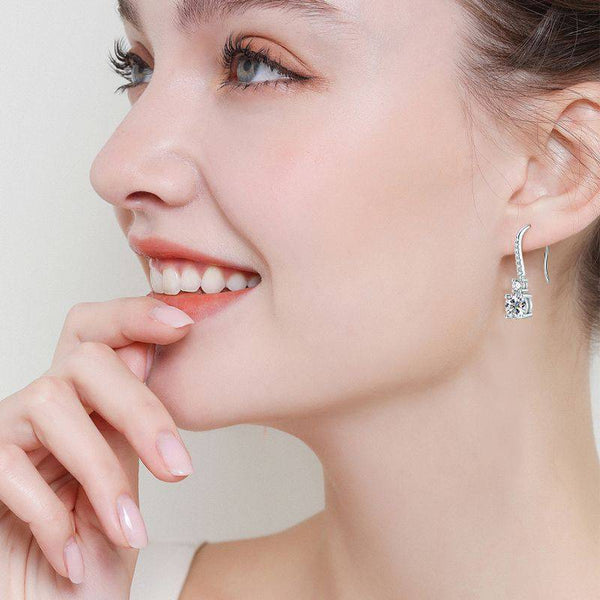 Louily Moissanite Classic Round Cut Stud Earrings