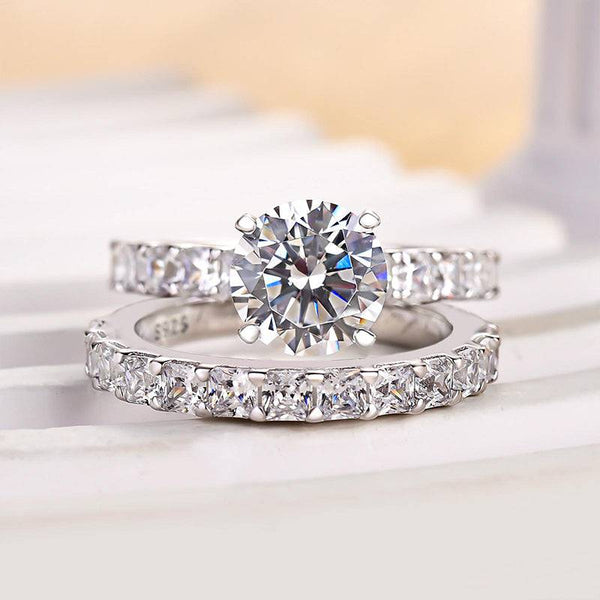 Louily Bright Round Cut Wedding Set