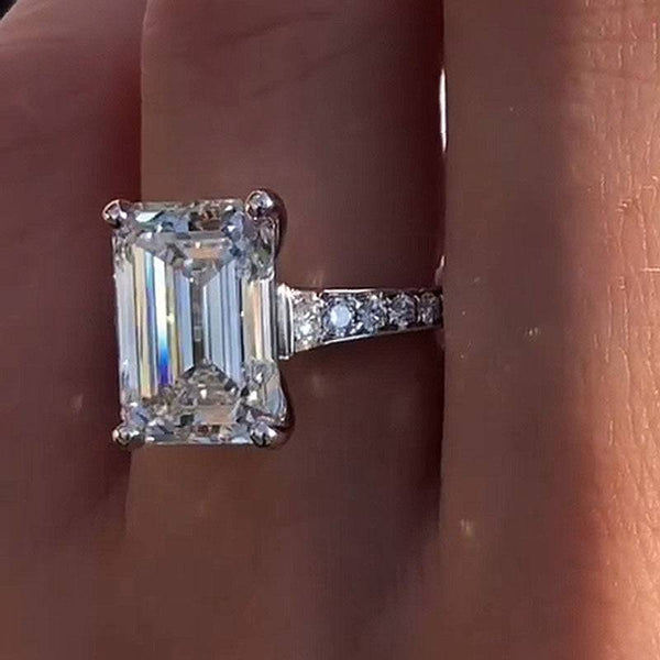 Louily Captivating Emerald Cut Engagement Ring