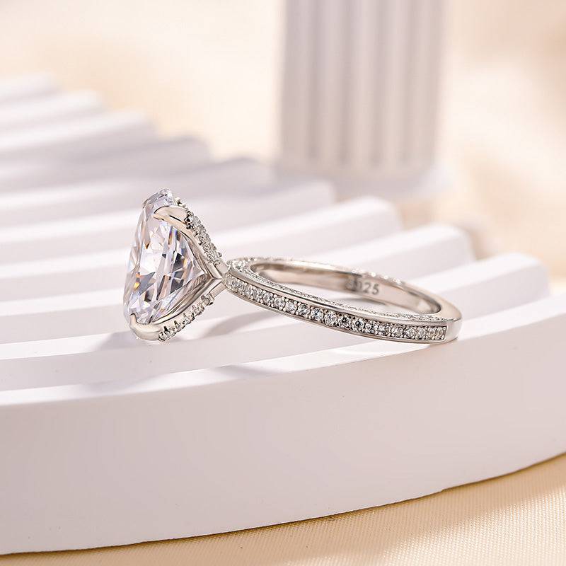 Louily Exclusive Oval Cut Simulated Diamond Engagement Ring In Sterling Silver - louilyjewelry