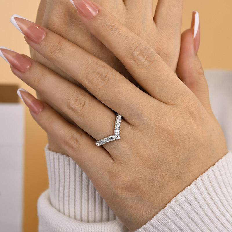 Louily Exclusive V-shaped Design Full Wedding Band - louilyjewelry