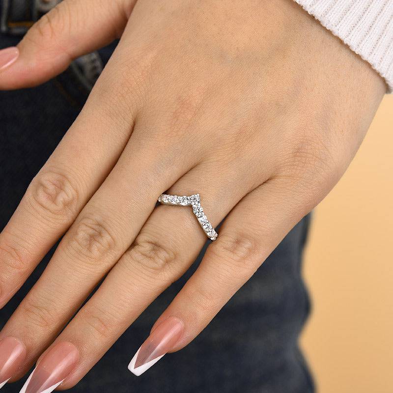 Louily Exclusive V-shaped Design Full Wedding Band - louilyjewelry