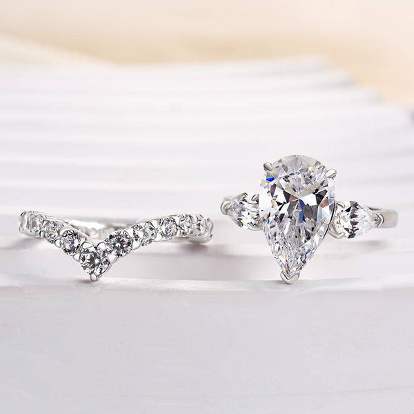 Louily Gorgeous Pear Cut Three Stone Wedding Ring Set
