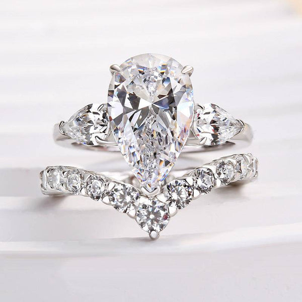 Louily Gorgeous Pear Cut Three Stone Wedding Ring Set