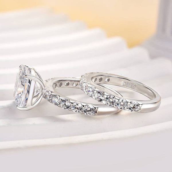 Louily Honorable Cushion Cut Wedding Set