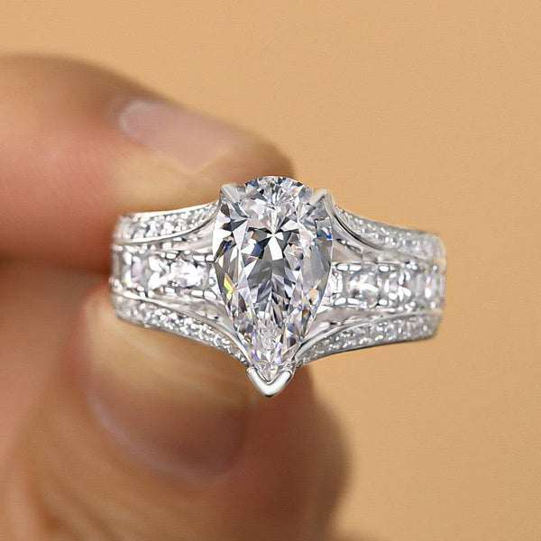 Louily Luxury Pear Cut Engagement Ring