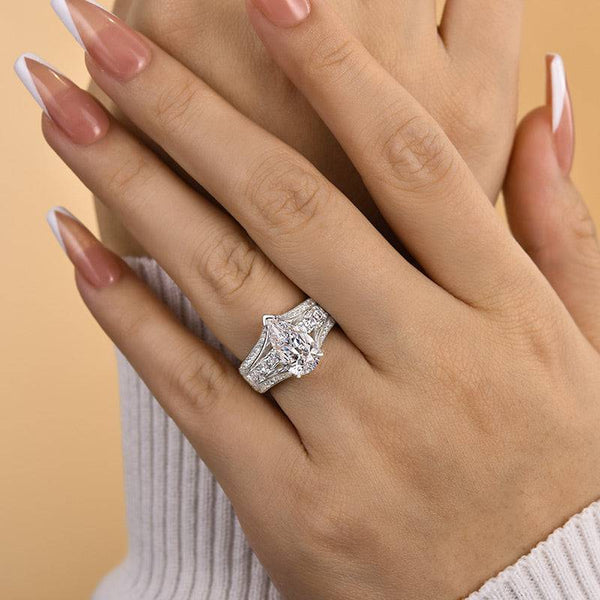 Louily Luxury Pear Cut Engagement Ring