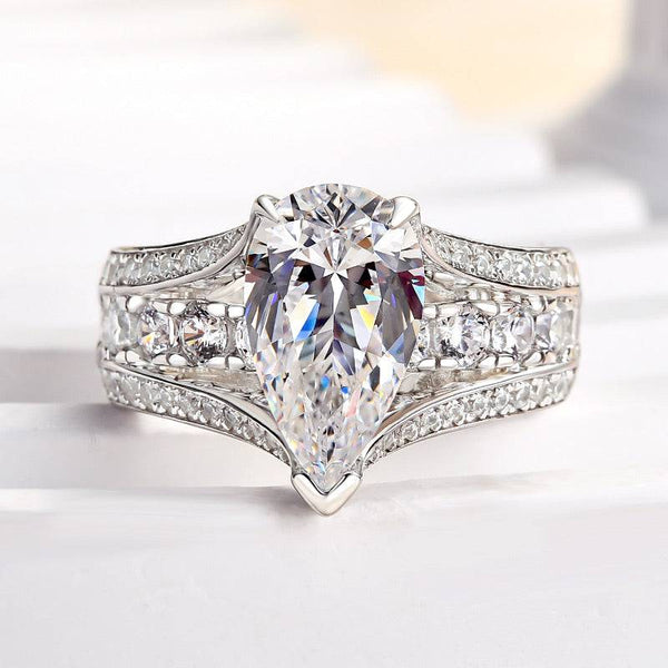 Louily Luxury Pear Cut Engagement Ring