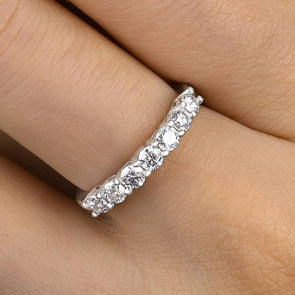 Louily Moissanite Classic Round Cut Wedding Band