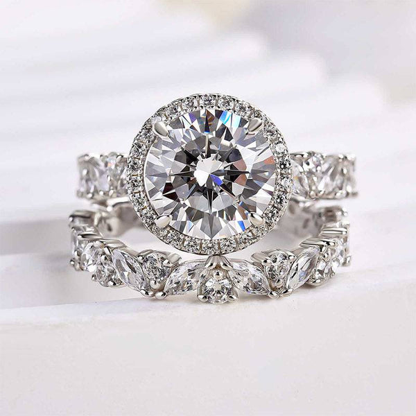 Louily Noble Halo Round Cut Wedding Set