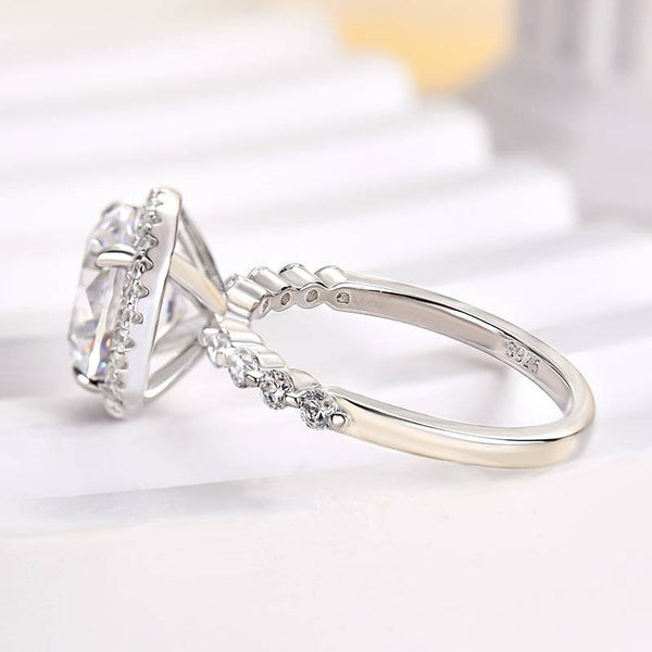Louily Stunning Halo Round Cut Engagement Ring