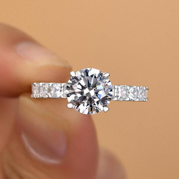 Louily Timeless Round Cut Engagement Ring