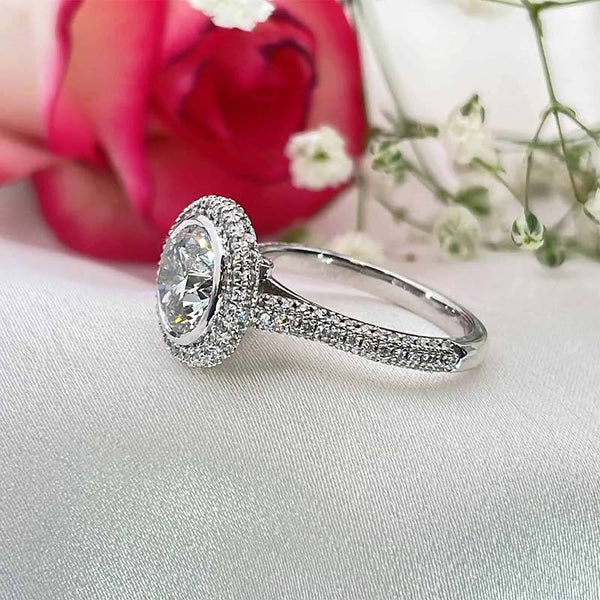 Louily Vintage Halo Round Cut Engagement Ring