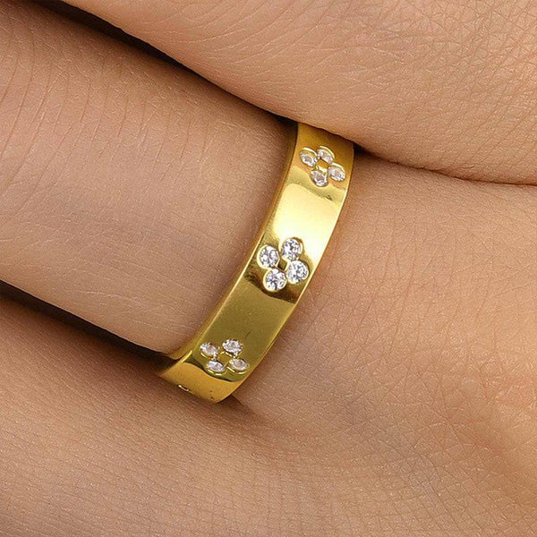 Louily Noble Yellow Gold Wedding Band