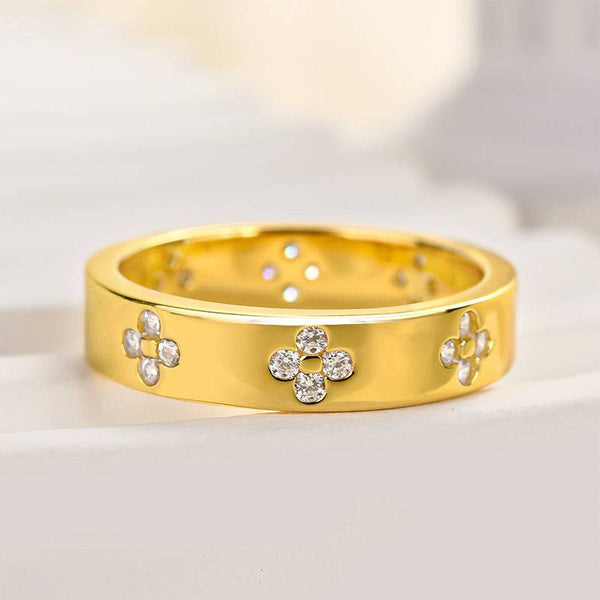 Louily Noble Yellow Gold Wedding Band