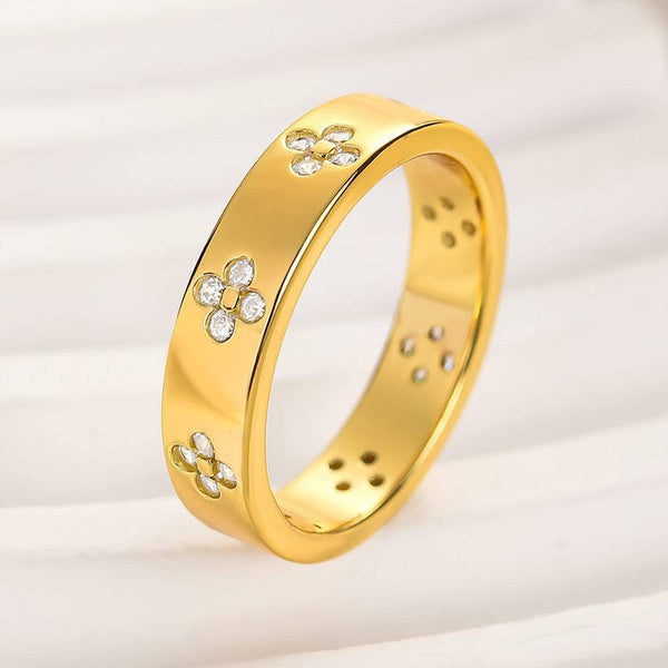 Louily Noble Yellow Gold Wedding Band